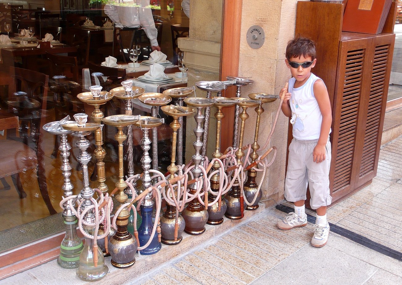 Almi s a sisha