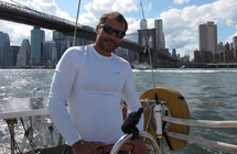 motorozas az East River folyon New York